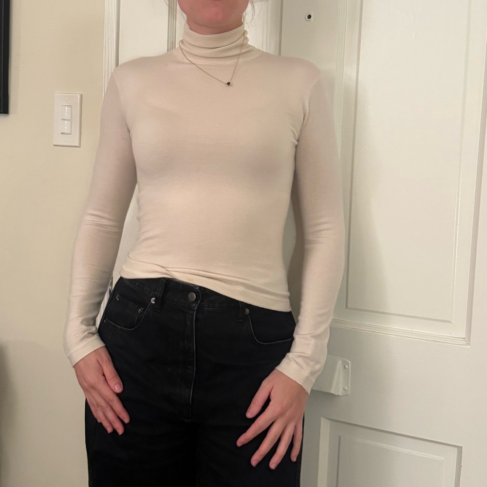 Uncle Studios Cream merino wool silk Turtleneck Sweater size small like new
